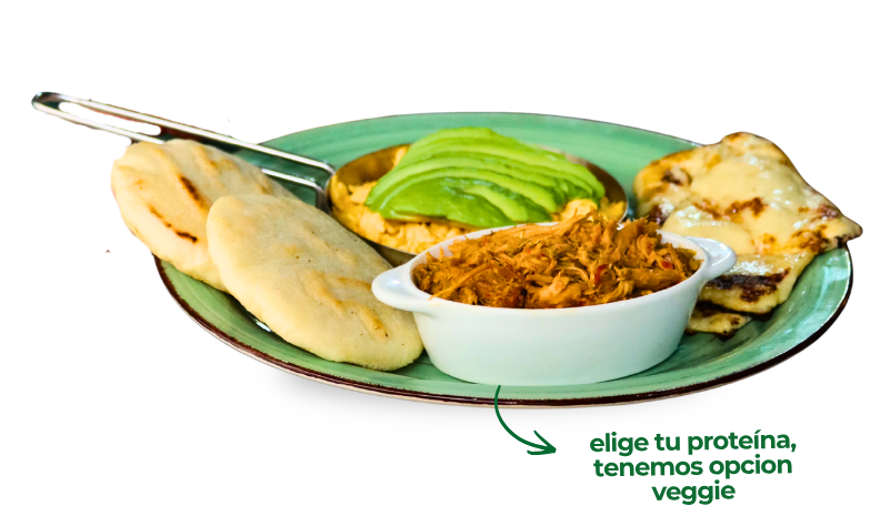Brunch criollo con arepas, aguacate, proteína y queso. Elige tu proteína, tenemos opción veggie.